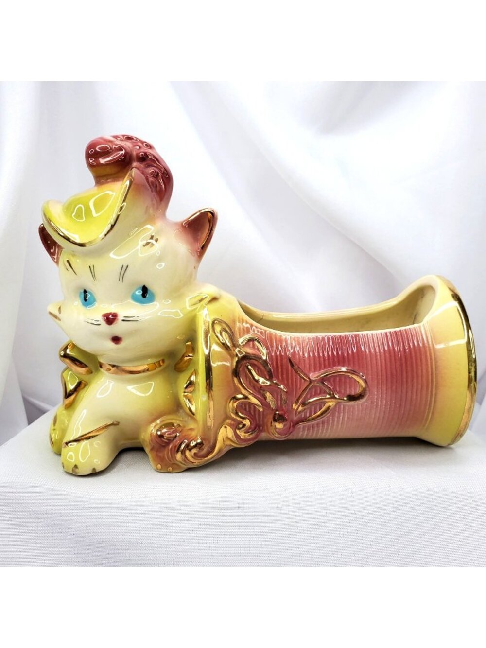 VTG Hull Pottery USA Ceramic Cat Figurine Planter 89 Pink & Yellow Gold Accents